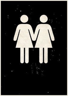 Чёрно‑белая пиктограмма: две женские фигуры, держащиеся за руки, минимализм на тёмном фоне с фактурой старой бумаги, отсылка к кинодраме по роману.