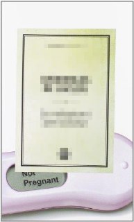 Обложка с тестом на беременность и стилизованной формой книги на белом фоне; контраст невозвратности и документальной простоты подчёркивает драму ситуации.