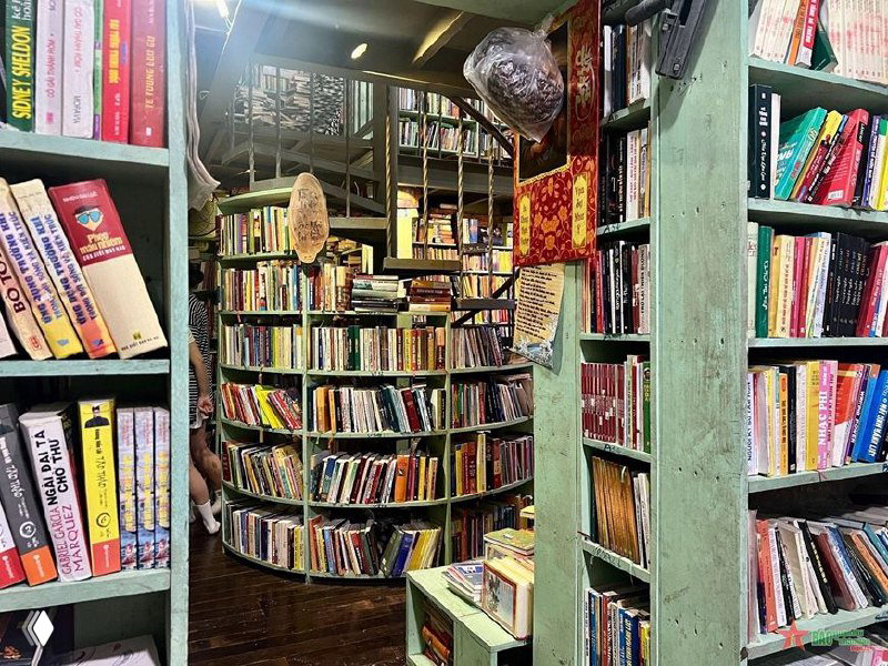 Книжный магазин Nhà sách Mão в Ханое