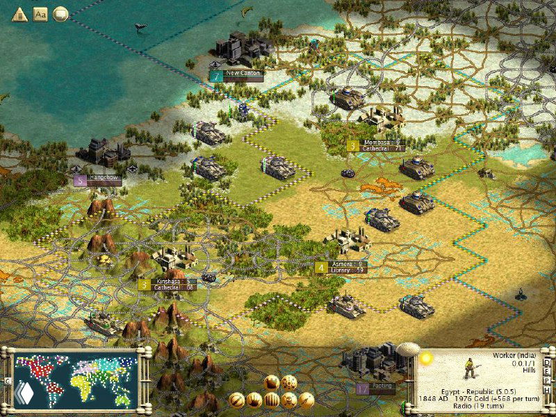 Вид сверху на карту глобальной стратегии с городами, юнитами и ландшафтом, много мелких деталей и интерфейс — похожий на «Цивилизация 3» скрин.