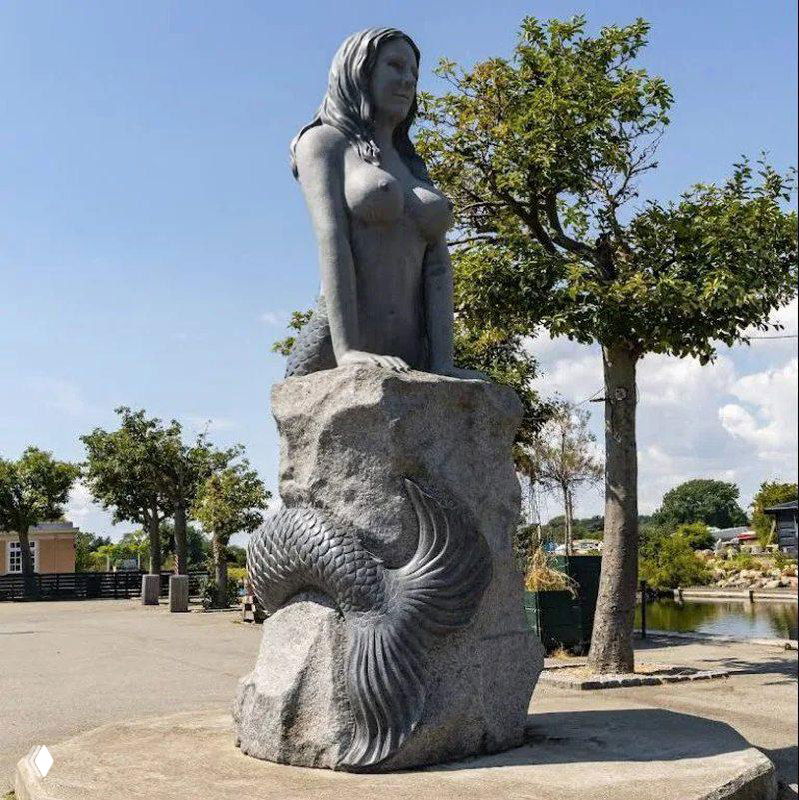 Вот в Дании сносят большую статую обнаженной русалки