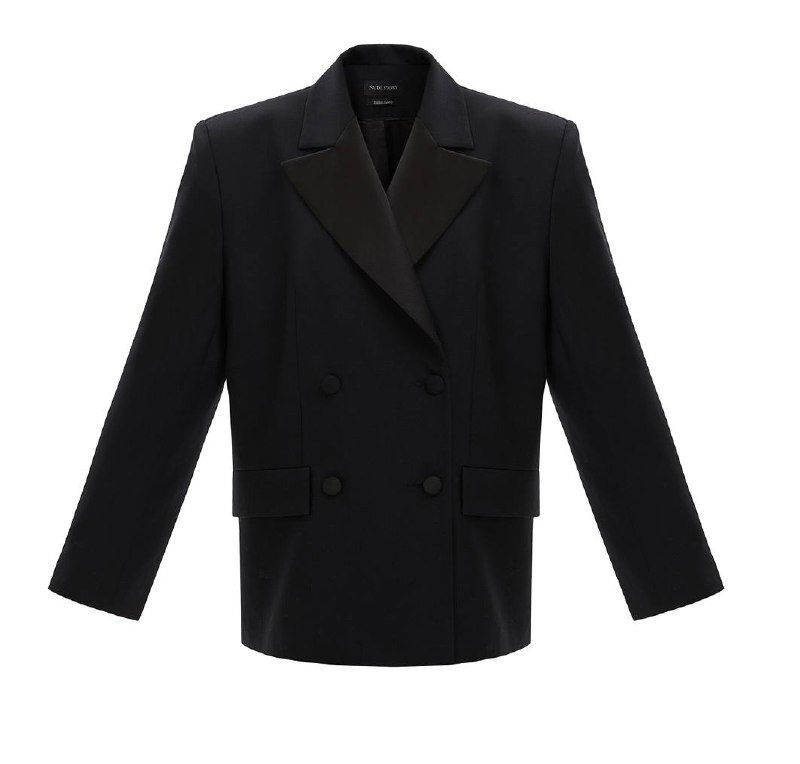 Чёрный двубортный пиджак с сатиновыми лацканами: формальный фасон и подчёркнутый силуэт, пример вечернего или официального варианта жакета.