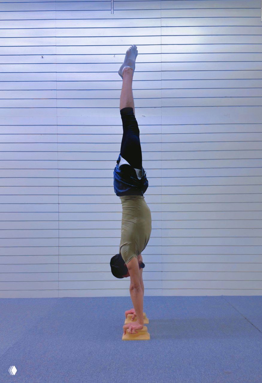 Онлайн‑школа по стойке на руках «Вверх ногами»