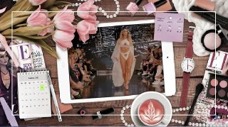 Композиция шаблона слайд‑шоу: стол с аксессуарами, календарь и экран с показом моды — стильная визуализация рекламного слайда для салона красоты.