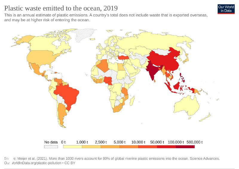 Карта пластиковых отходов, попавших в океан в 2019 году — красные страны имеют наибольшие массы загрязнения по оценкам.