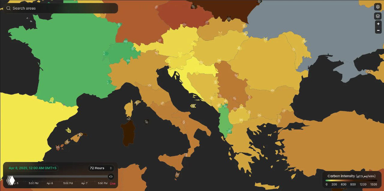 Крупный план Южной Европы и Средиземноморья с разноцветными зонами по интенсивности CO₂, показаны Италия, Франция, Балканы и острова с вариациями по цветовой шкале.