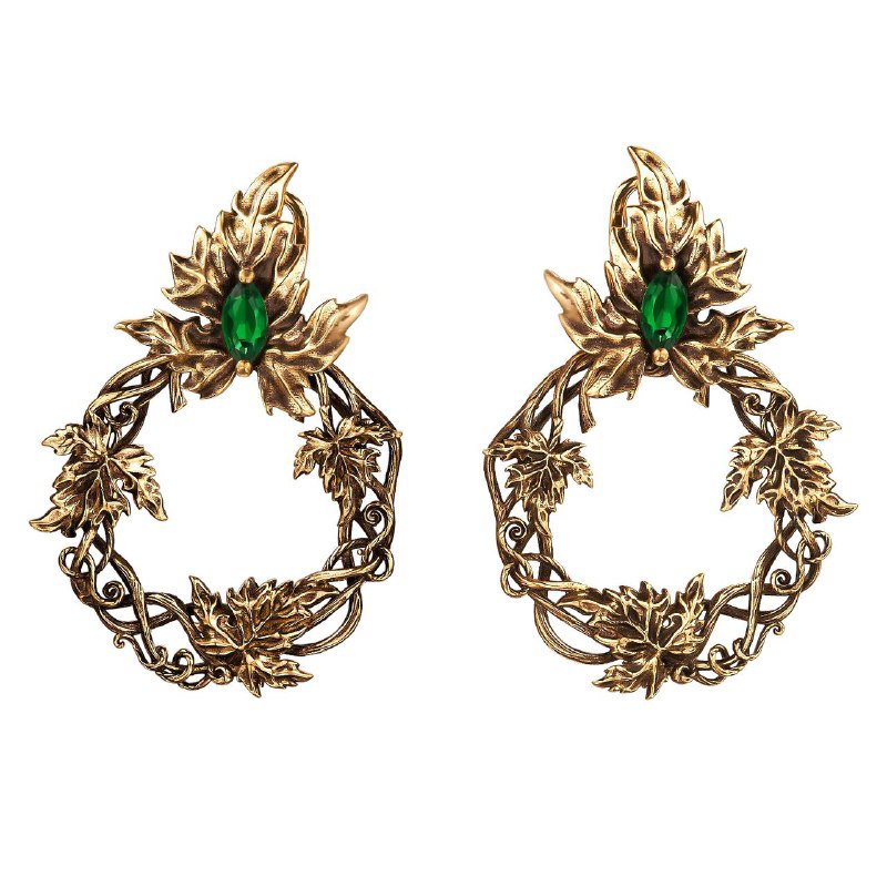 Серьги-ободки Fiore di Firenze с листьевым орнаментом и зелёными вставками, изящная золотистая отделка и детализированное исполнение, представление изделия на белом фоне.