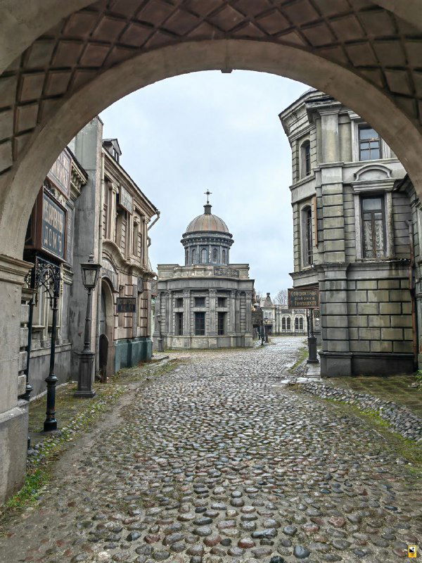 Мосфильм: петербургские декорации на открытом павильоне