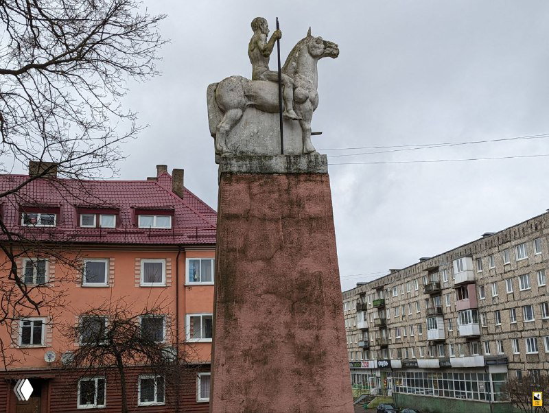 Полуголые уланы и прусская скульптура