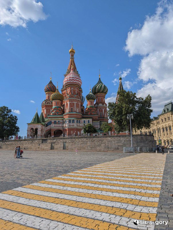 Почему Покровский собор такой пестрый?