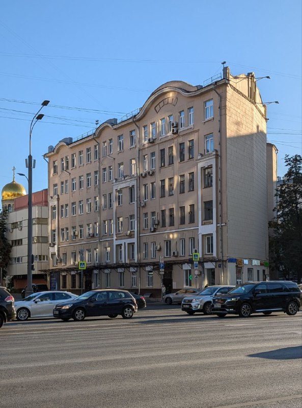 «Косая» стена на Большом Строченовском, 4с1