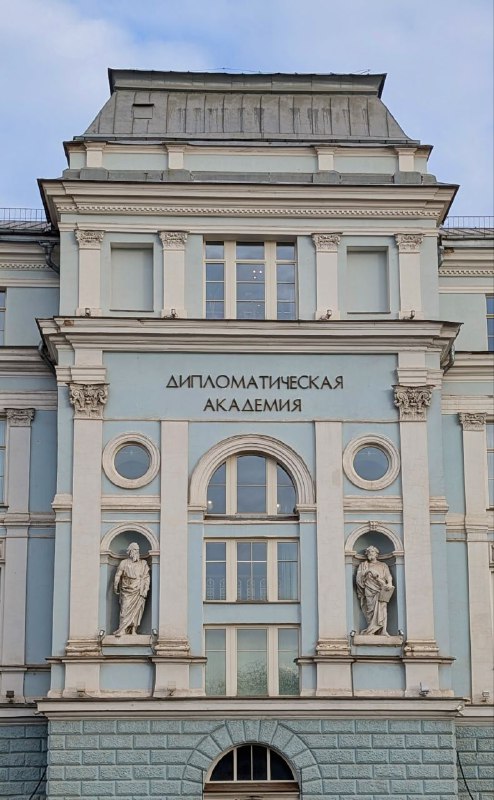 Самая старая скульптура на Садовом кольце