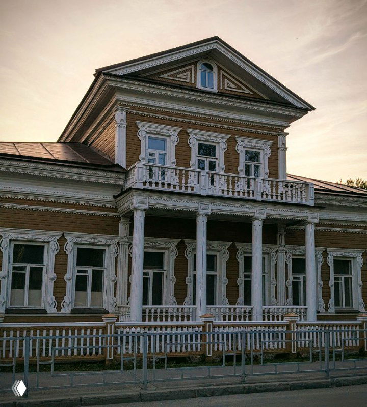 Вологда: деревянные дома и резной палисад