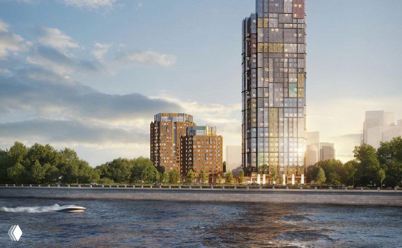 Вид на комплекс с набережной: несколько корпусов разной этажности на первой линии Москва‑реки в контексте городской среды.