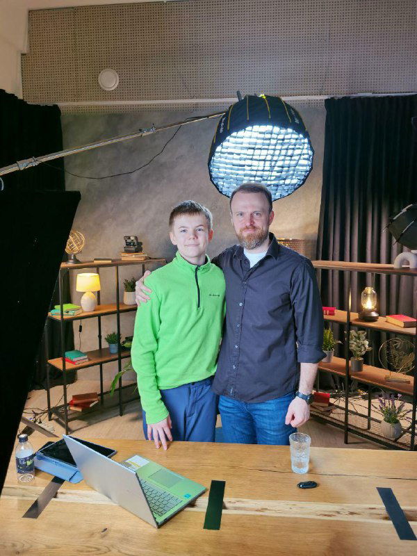 Представьте 30 голодных детей на празднике…