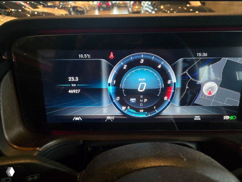 Детальный вид цифровой приборной панели Mercedes G‑VAGEN 400D: большой дисплей, круглый спидометр и индикаторы пробега 46 697 км