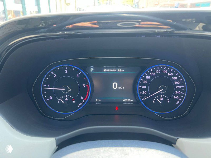 Комбинация приборов Hyundai Palisade Prestige с цифровым дисплеем и шкалами скорости и оборотов, показывающая нулевой текущий пробег движения.