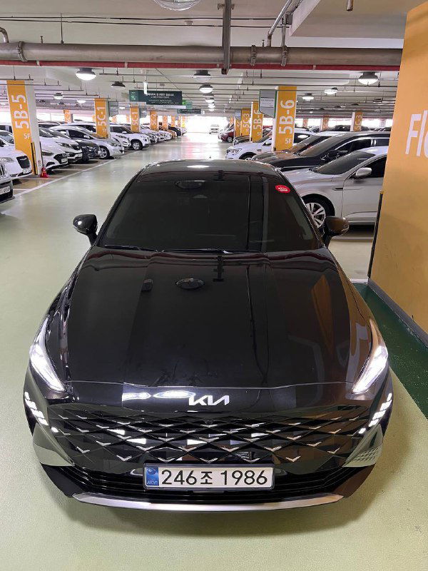 Kia K8 Signature 2022 — седан 1.6 гибрид, 37 200 км