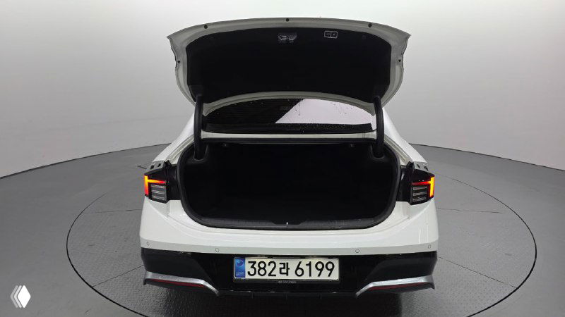 Открытый багажник Hyundai Sonata The Edge (DN8) 2025, показан объём и состояние багажного отделения на фотографиях для продажи.