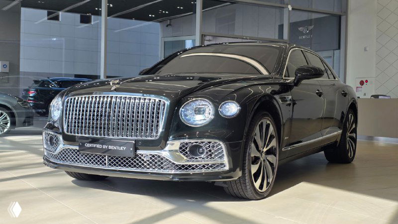 Bentley Flying Spur 4.0 Azure — 2024, 550 л.с., 7 666 км