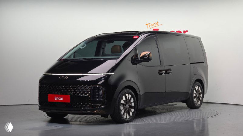 Hyundai Staria 4WD Lounge 7‑мест — 2023, 2.2 дизель