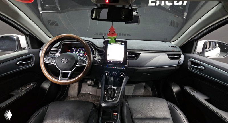 Передняя часть салона Renault XM3: руль, центральная консоль с вертикальным сенсорным экраном и блок управления климатом.