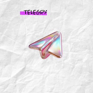 Радужный голографический логотип Telegram в виде бумажного самолёта на фоне мятых белых листов бумаги, с надписью TELEGRA