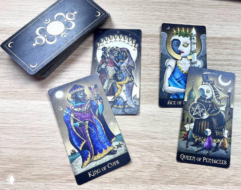 Особенности колоды Deviant Moon Tarot и ее безумных обитателей