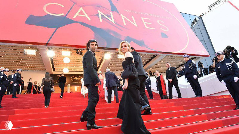 КАК ОДЕЛИСЬ БЫ КАРТЫ ТАРО?