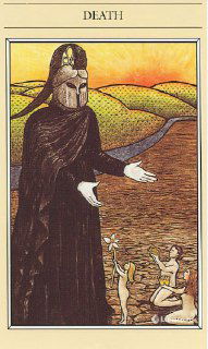 Минималистичная интерпретация карты Смерть: фигура в тёмном плаще на фоне холмов и реки, спокойный мотив перехода и окончания этапа.