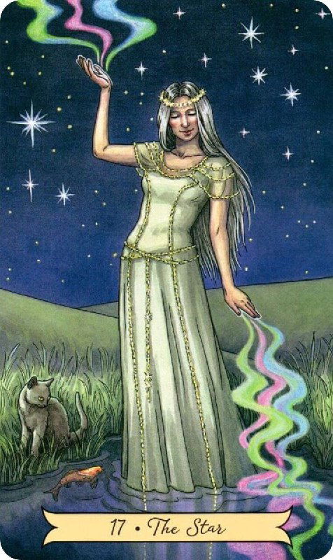 Классическая карточная иллюстрация: женщина в лёгком платье под звёздным небом держит символы света и воды на фоне холмистого пейзажа.