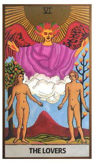 Традиционная карта The Lovers (VI): обнажённые мужчина и женщина, ангел над ними и классические символы выбора и союза в колоде.