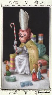 Сюрреалистическая версия Жреца в виде игровой фигурки с тростью и митрой, подчёркивающая карикатурный взгляд на авторитет и ритуал.