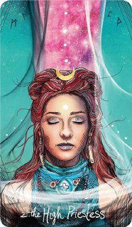 Иллюстрация Жрицы в медитативной позе с закрытыми глазами: акцент на внутреннем видении, ауры и спокойном восприятии информации и тайн.