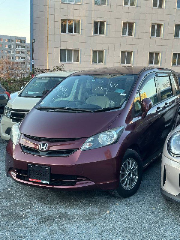 Honda Freed (2010) — бюджетный японский компактвэн
