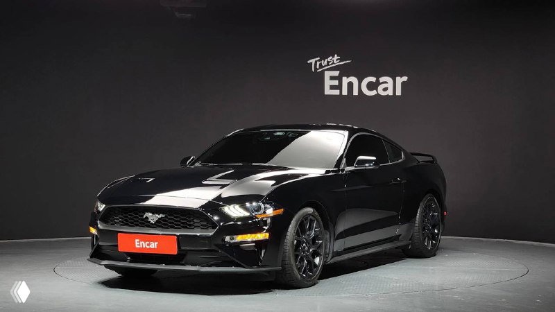 Американский спорткар Ford Mustang Coupe — 2021