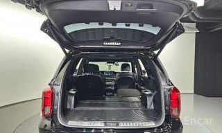 Открытый багажник Hyundai Palisade рестайлинг 2022 с видом на грузовое пространство и задние сиденья, готово к погрузке.