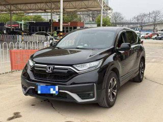 Чёрная Honda CR‑V на уличной стоянке в Китае, вид спереди; автомобиль показан на фоне зданий и ограждений, общий внешний вид.