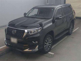 Два японских авто во Владивостоке: Prado и Honda Fit