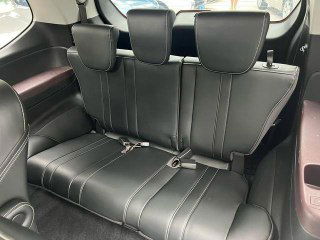 Третий ряд сидений GAC Trumpchi M6 — компактные сиденья, покрытие из искусственной кожи, вид заднего пассажирского пространства, фото для оценки посадочных мест и вместимости.