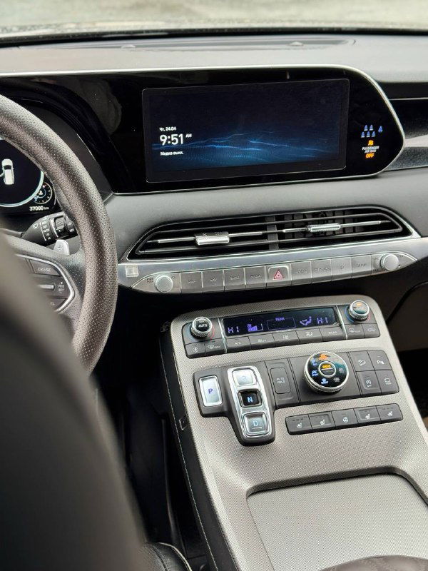 Центральная консоль и мультимедийный экран Hyundai Palisade Calligraphy — крупный план панели управления, климат-контроля и селектора режимов.