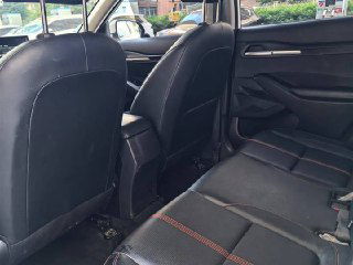 Задний ряд сидений KIA KX3: кожаная обивка, посадочные места и пространство для ног, состояние салона на момент осмотра