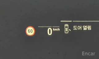 Отображение HUD/приборной панели BMW X6: цифровой спидометр и индикаторы, маркировка ограничения скорости 60 км/ч и уведомления на корейском языке на экране.