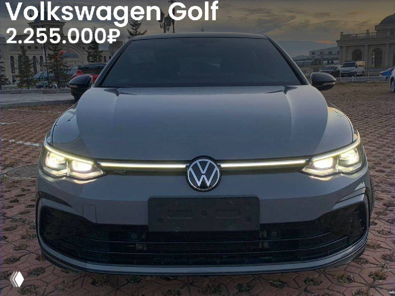Крупный план передней части Volkswagen Golf с характерной световой полосой и логотипом VW, изображение содержит цену 2.255.000₽ и отметку «без окрасов».