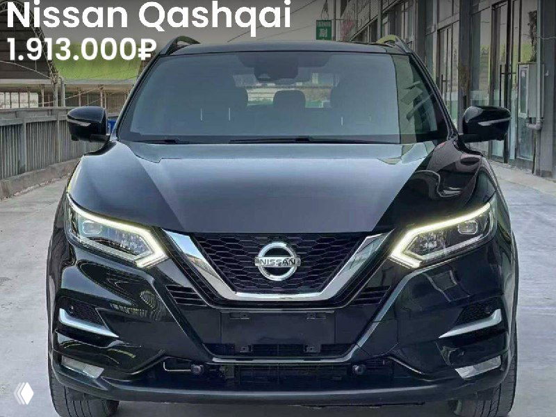 Чёрный Nissan Qashqai 2022 года фронтальным планом, фотография в помещении/на стоянке с ценой 1.913.000₽ на изображении.