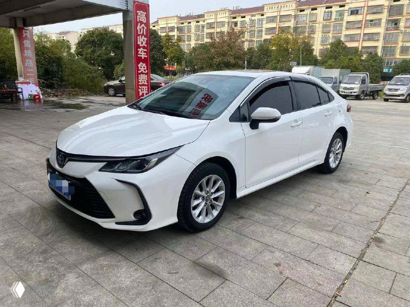 Две Toyota Corolla на левом руле из Китая