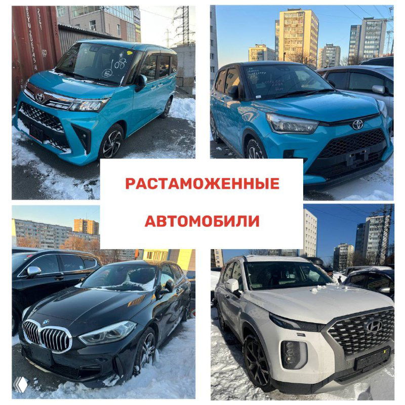 Разноцветные компактные и среднеразмерные автомобили в двухрядных композициях: голубые, серые и белые модели на фоне города.