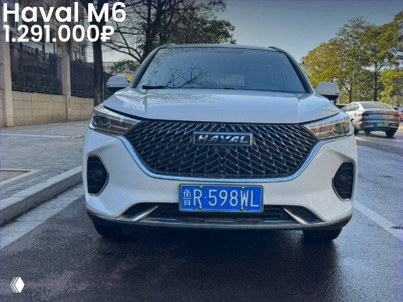 Фронтальный ракурс серебристого Haval M6 на улице с видимым номером; отражения на капоте и цена 1.291.000₽ указаны на фото.