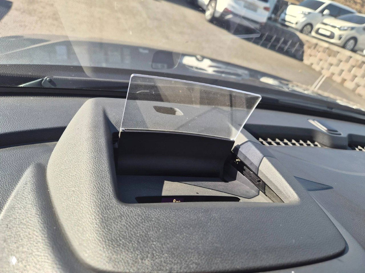 Крупный план кнопок режимов движения и вспомогательных систем на центральном тоннеле, показаны кнопки отключения ассистентов и режим AWD.