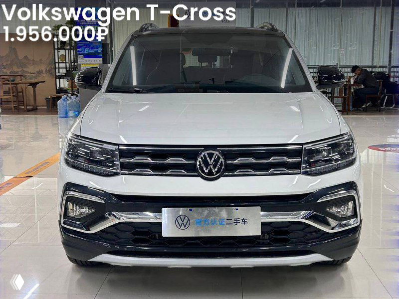 Белый Volkswagen T‑Cross спереди в ангаре: цена 1.956.000₽, 2022 г., 1.4 л, 2WD, пробег 11 000 км — изображение для объявления.